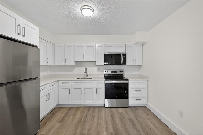 Building Photo - 2465 SW 18th Ave