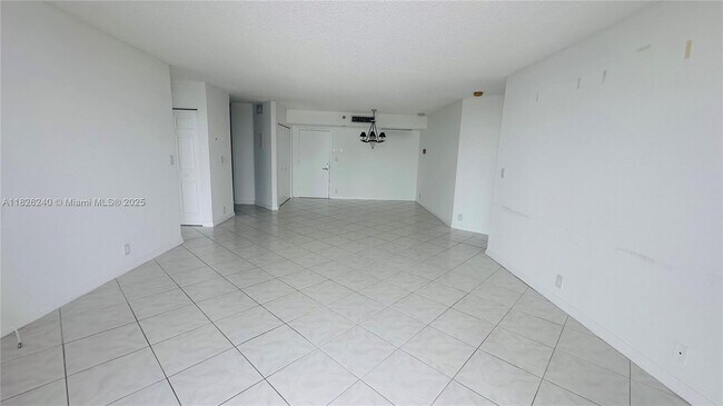 Building Photo - 3530 Mystic Pointe Dr
