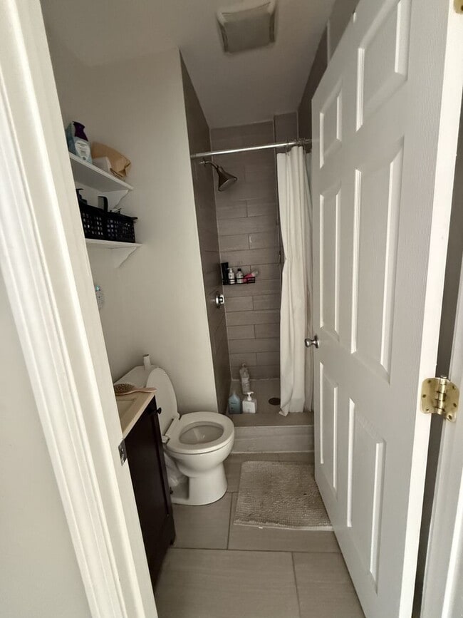 Building Photo - Rare 3 bed 2 bath in the North End... DON'T MISS OUT!!!