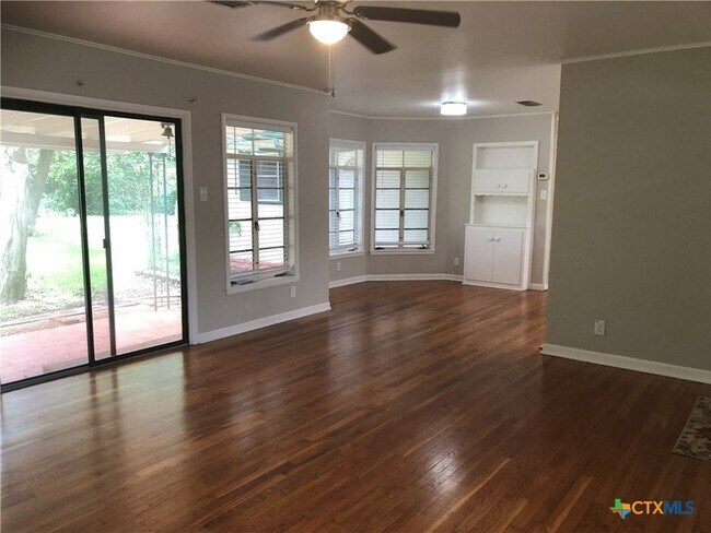 Building Photo - 1175 Canyon Dr