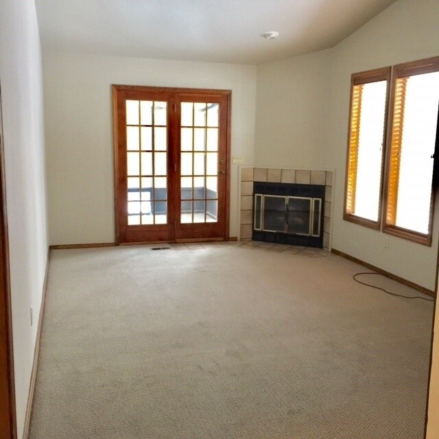 Building Photo - 1403 E Symphony Ct