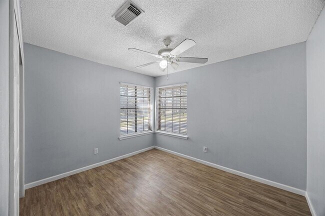 Building Photo - 8430 London Way Dr