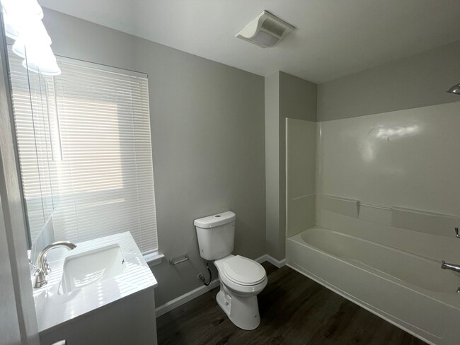 Building Photo - Newly Renovated 3 bed/1.5 bath in Waterfro...