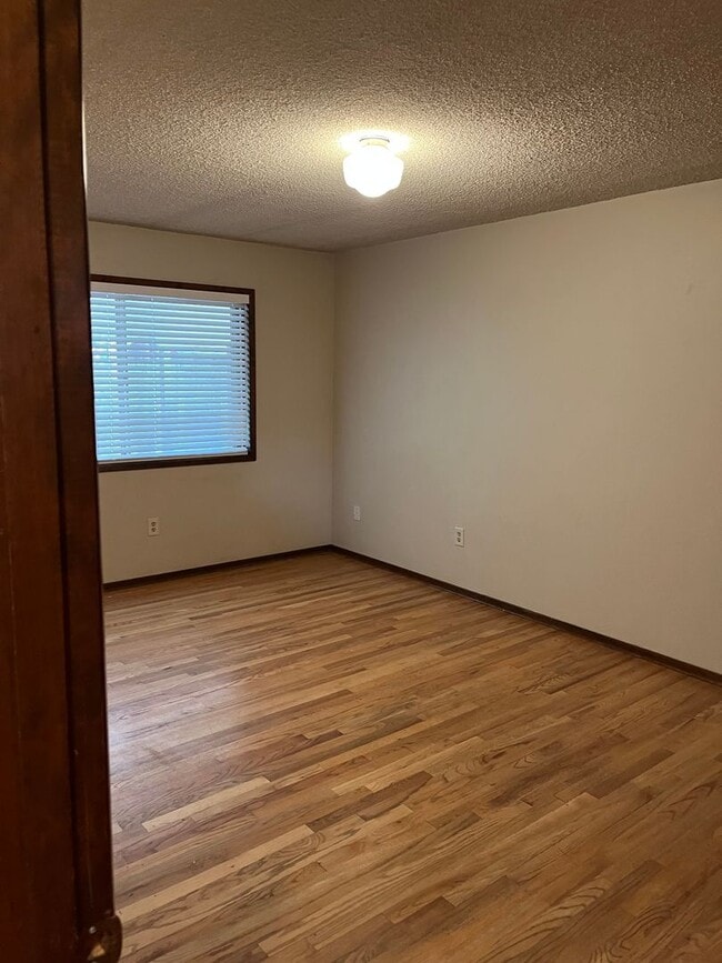 Building Photo - Mid-Mod on Missoula- Single Story!