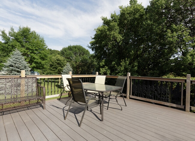Building Photo - 22075 Red Oak Dr