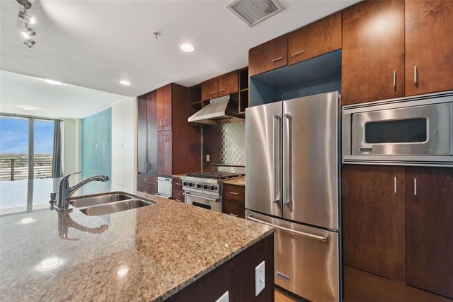 Building Photo - 1208 E Kennedy Blvd