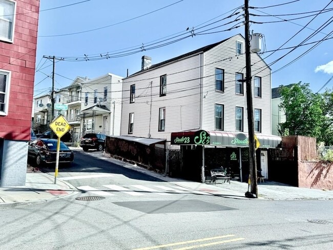 Primary Photo - 150 Academy St