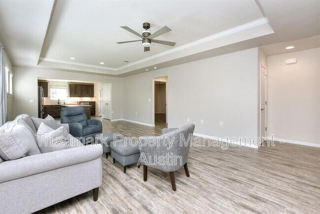 Building Photo - 220 Comal Ln