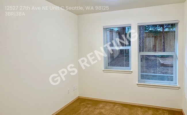 Building Photo - 12527 27th Ave NE