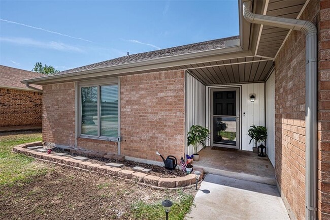 Building Photo - 8421 Woodhue Dr