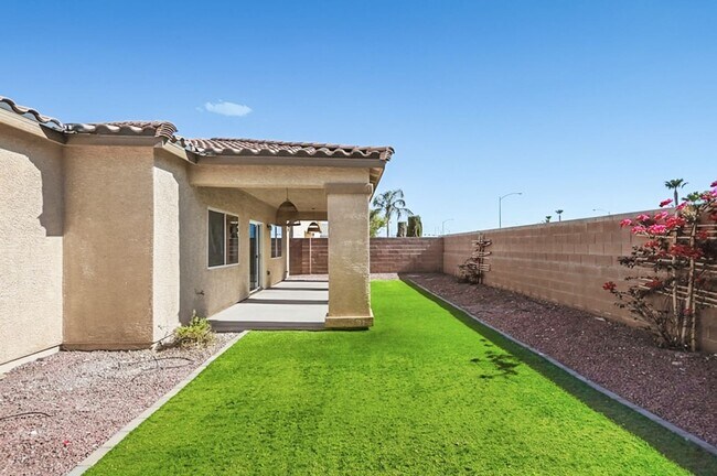 Building Photo - Lovely Northwest Gated Community Home