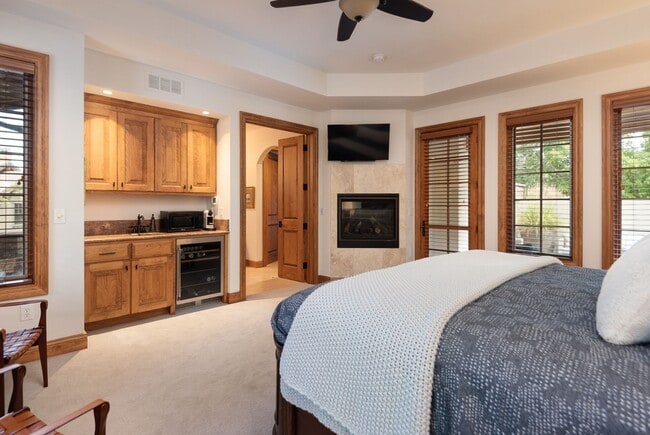 Building Photo - Stunning Furnished Estate in Pronghorn