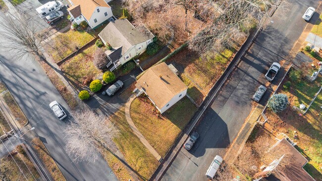 Building Photo - 201 Perrymont Ave