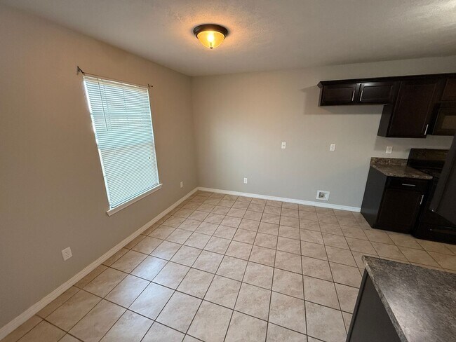 Building Photo - 3363 S Hillcrest Ave