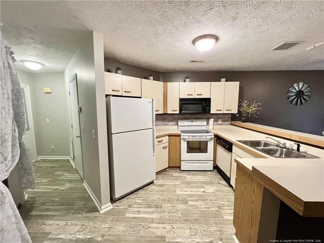 Building Photo - 6792 Willowbrook Dr