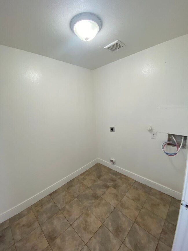Building Photo - 105 Homonu Ct