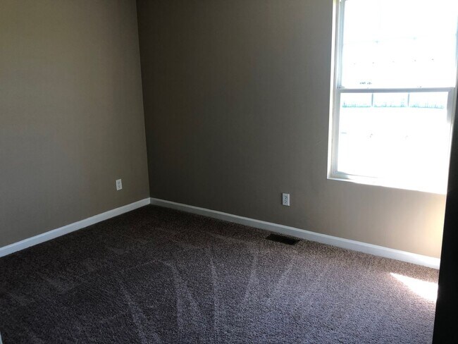 Building Photo - 1651 W Kole Dr
