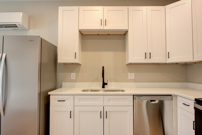 Building Photo - 226 3rd St