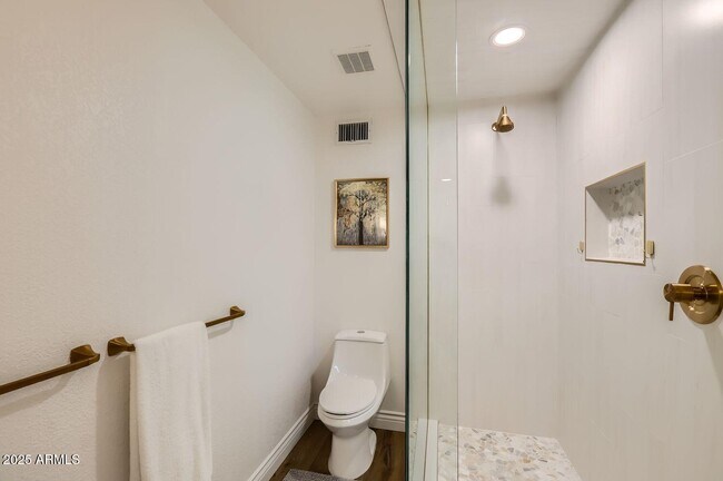 Building Photo - 1305 E Steamboat Bend Dr
