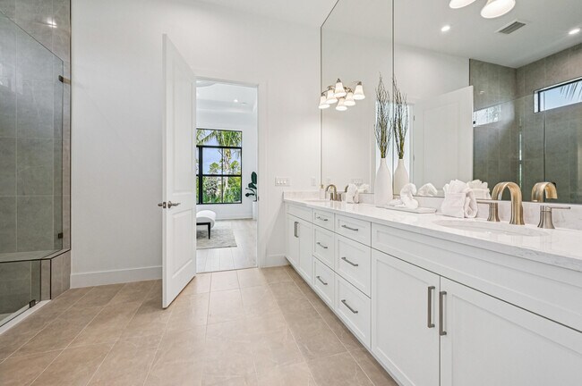 Building Photo - 13621 Le Christine Dr
