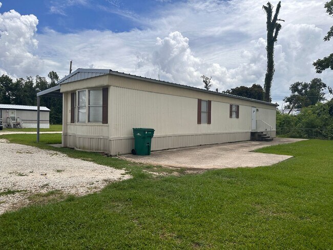 Building Photo - Awesome 2/2 Trailer in Westlake for rent!