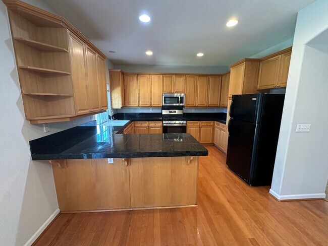 Building Photo - Beautiful 4 Bedroom, 3 Bath Brentwood Home