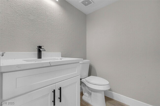 Building Photo - 456 Sellers Pl