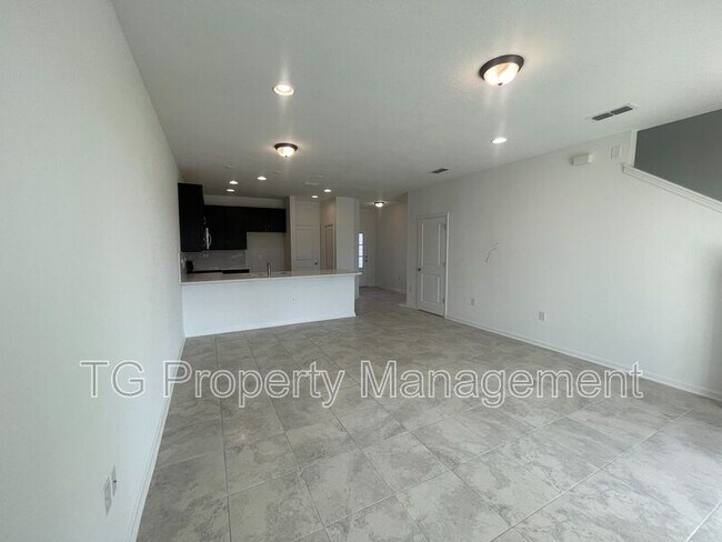Building Photo - 40 Pinebury Ln