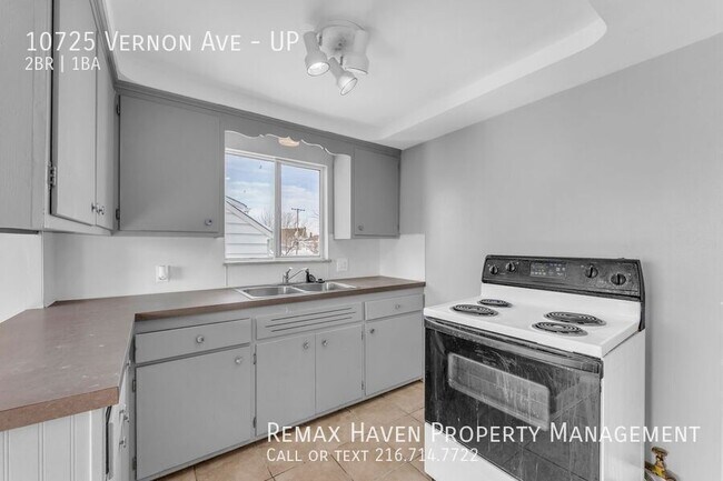 Building Photo - 10725 Vernon Ave