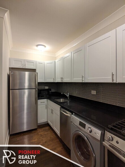 Primary Photo - 2127 N Dayton St