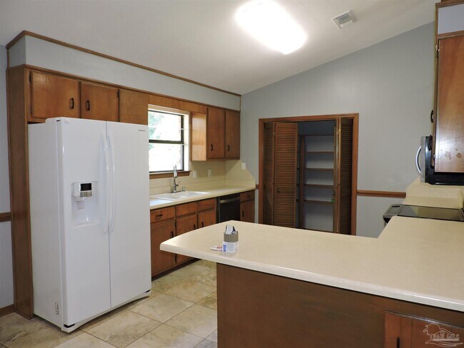 Building Photo - 1270 Palisade Rd
