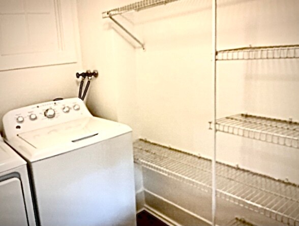 Building Photo - 45 Elm St