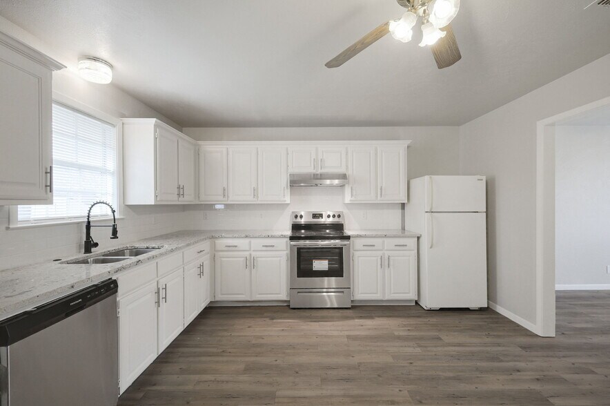 Building Photo - 608 Uland St