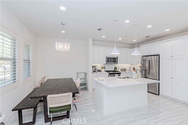 Building Photo - 2545 Almeria Ln