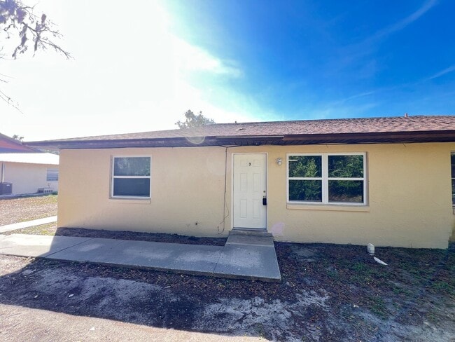 Building Photo - Charming Renovated 2-Bedroom Home in Ocala – Lawn Care Included!