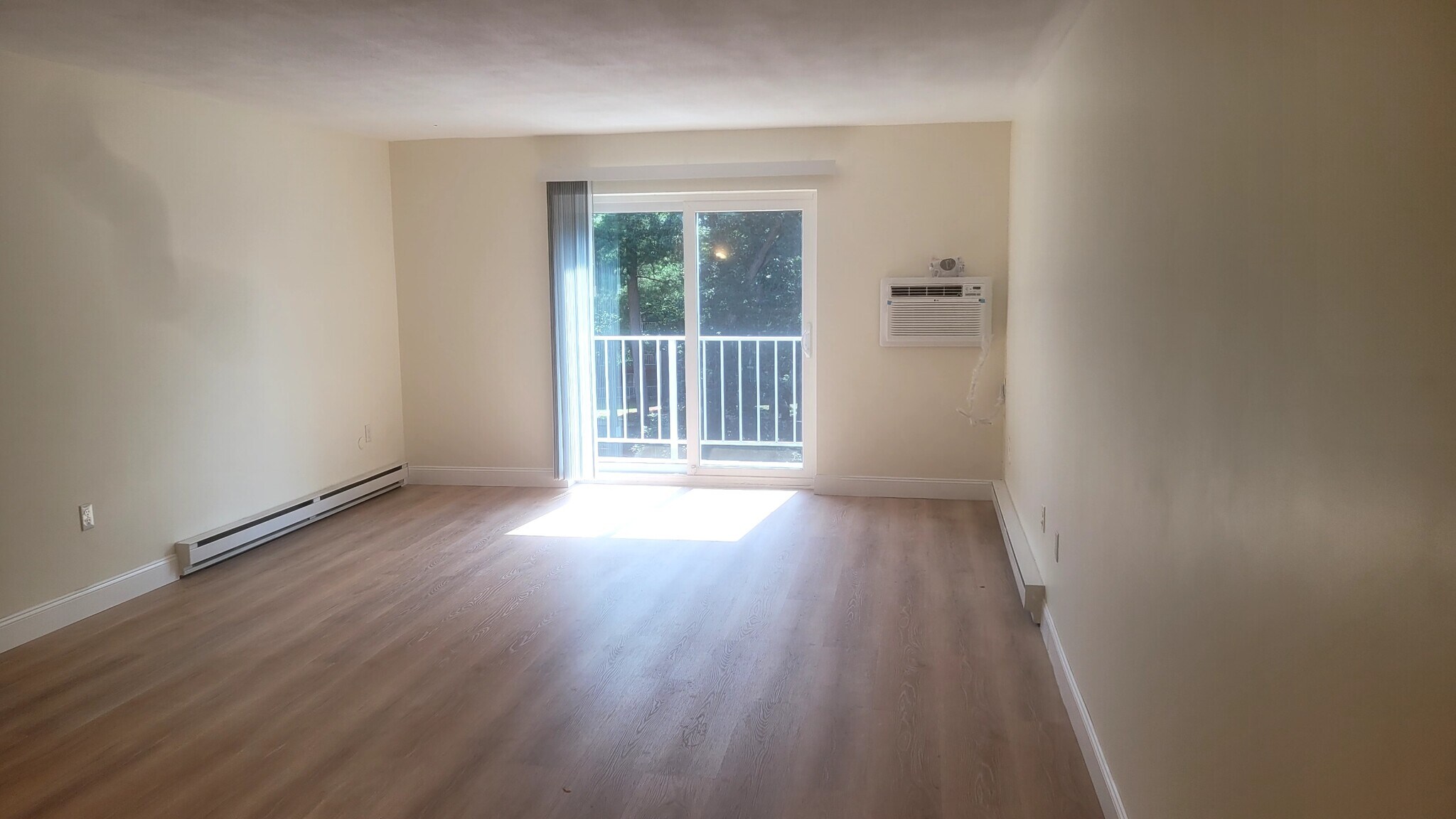 Building Photo - 25 Greentree Ln