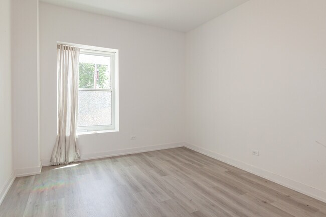 Building Photo - 4937 N Saint Louis Ave