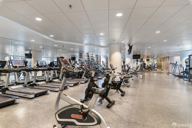 Building Photo - 333 Main St