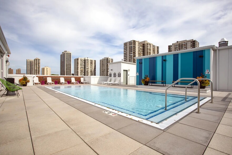 Building Photo - 1323 N Wells St