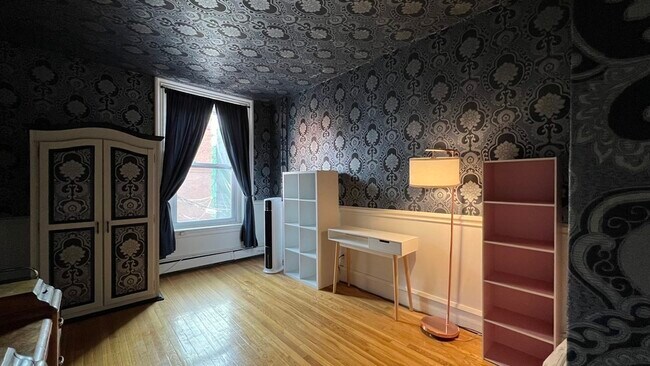 Building Photo - 351 Beacon St