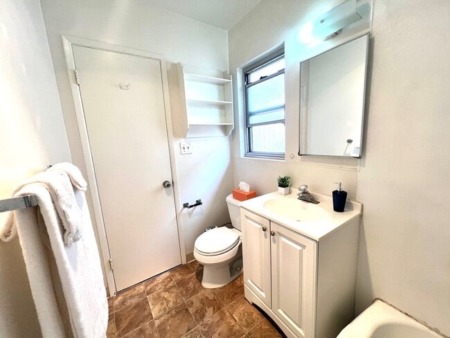 Building Photo - 1133 Reed Ave