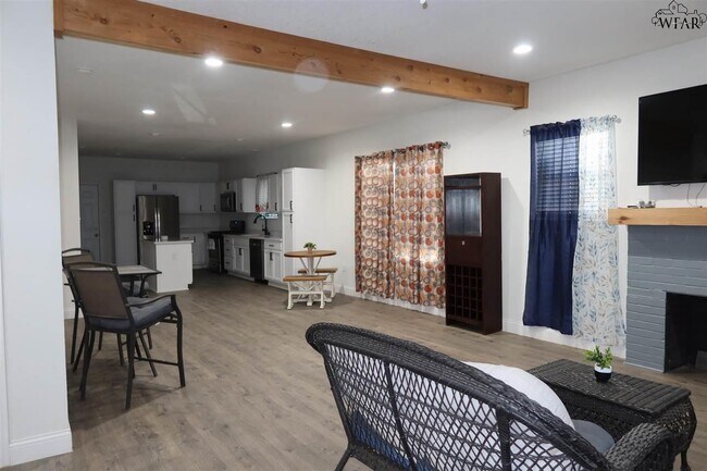 Building Photo - 707 N Foley St