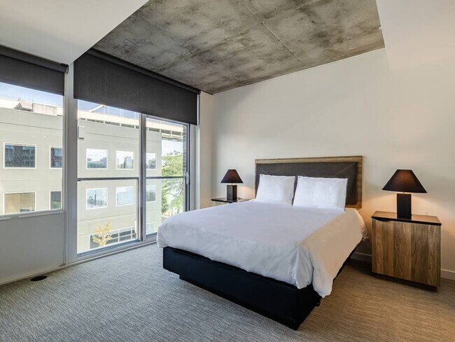 Building Photo - 1550 NW Naito Pkwy