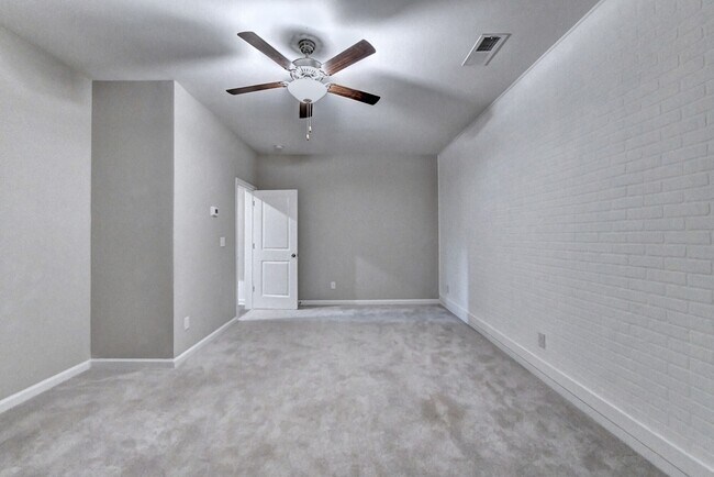 Building Photo - 4655 White St