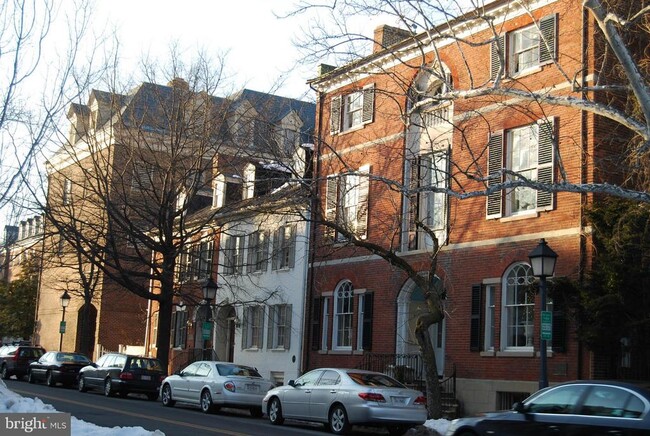 Building Photo - 608 Cameron St