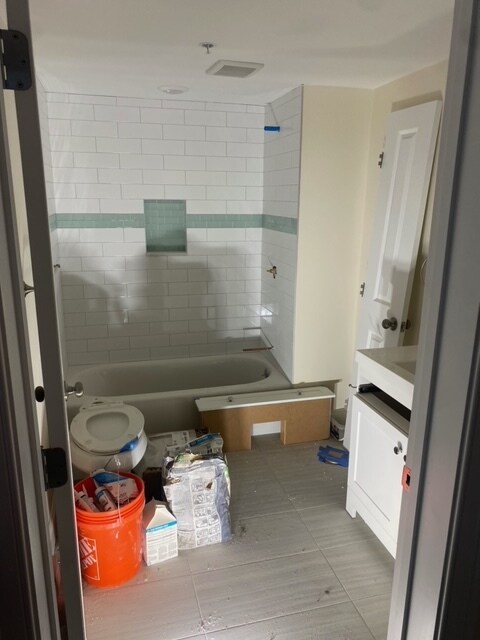 Building Photo - 520 Main St