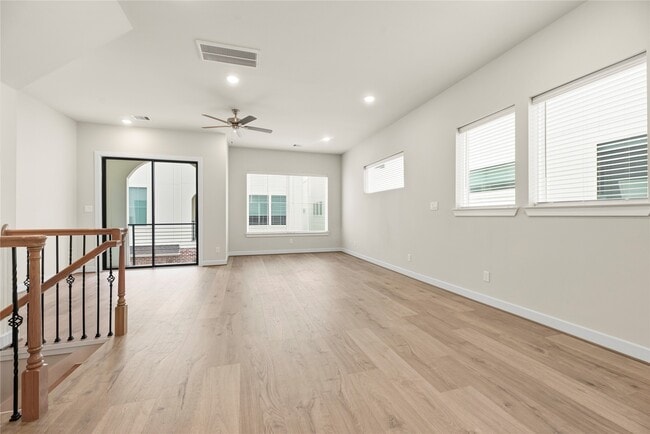 Building Photo - 3075 Hicks St