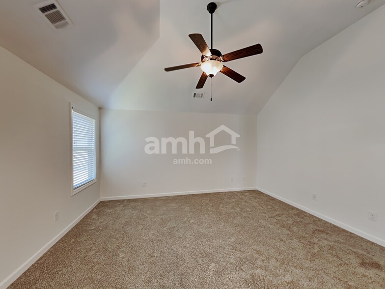 Building Photo - 1078 Hartwell Rd