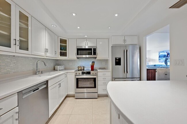 Building Photo - 2860 S Ocean Blvd