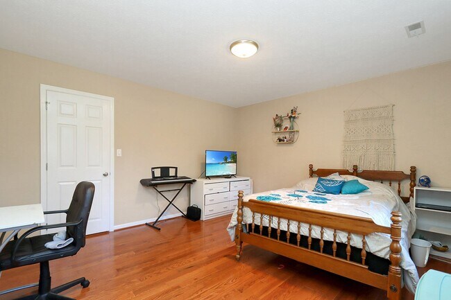 Building Photo - 103 Jonquil Ct